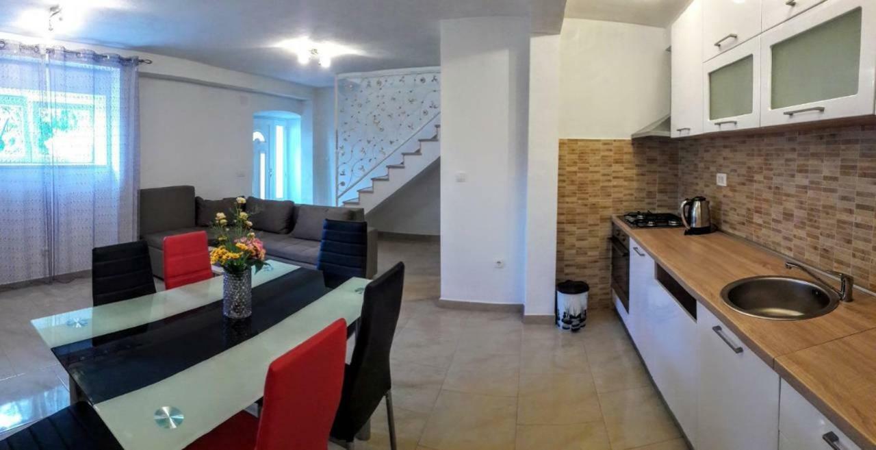 Holiday Apartments Maslina Paho Babino Polje Luaran gambar